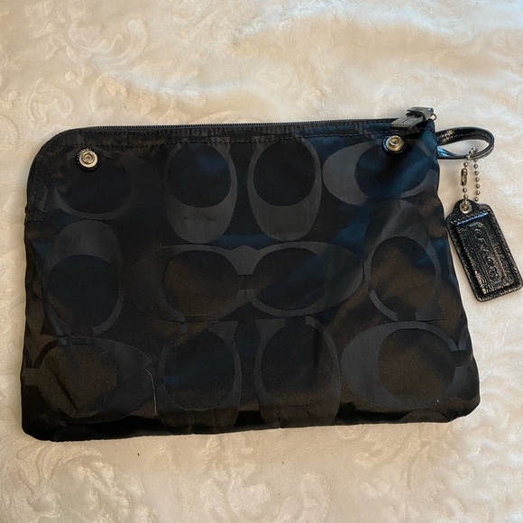 Auth Coach X-Large nylon pouch. Great to put in large totes. - Picture 3 of 4